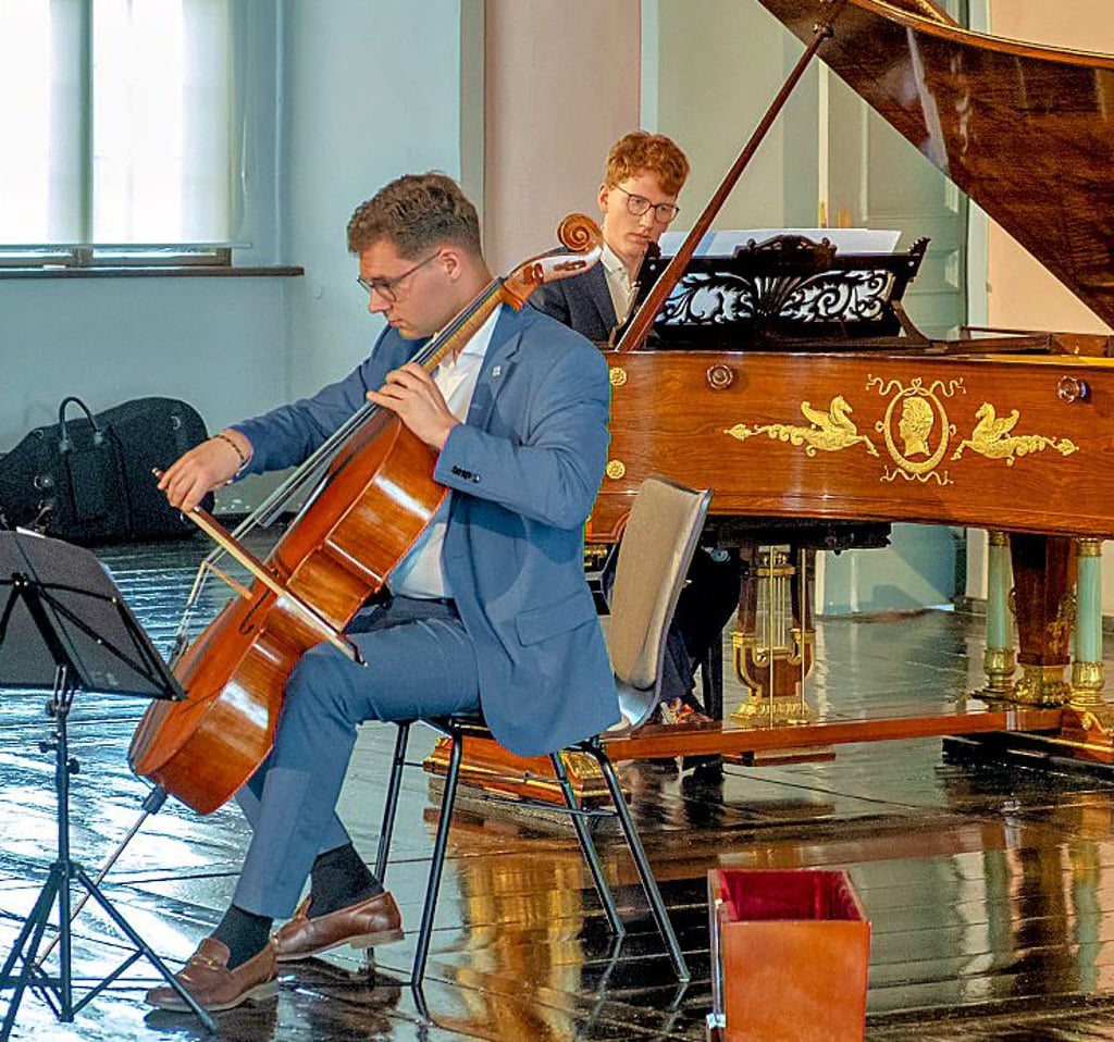 Niklas Franziskus Makowski (vorn) und Jonas Kraft musizierten.