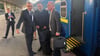 Spahn und Miersch werden bei ihrer Ankunft in Kiew vom deutschen Botschafter Jäger begrüßt.