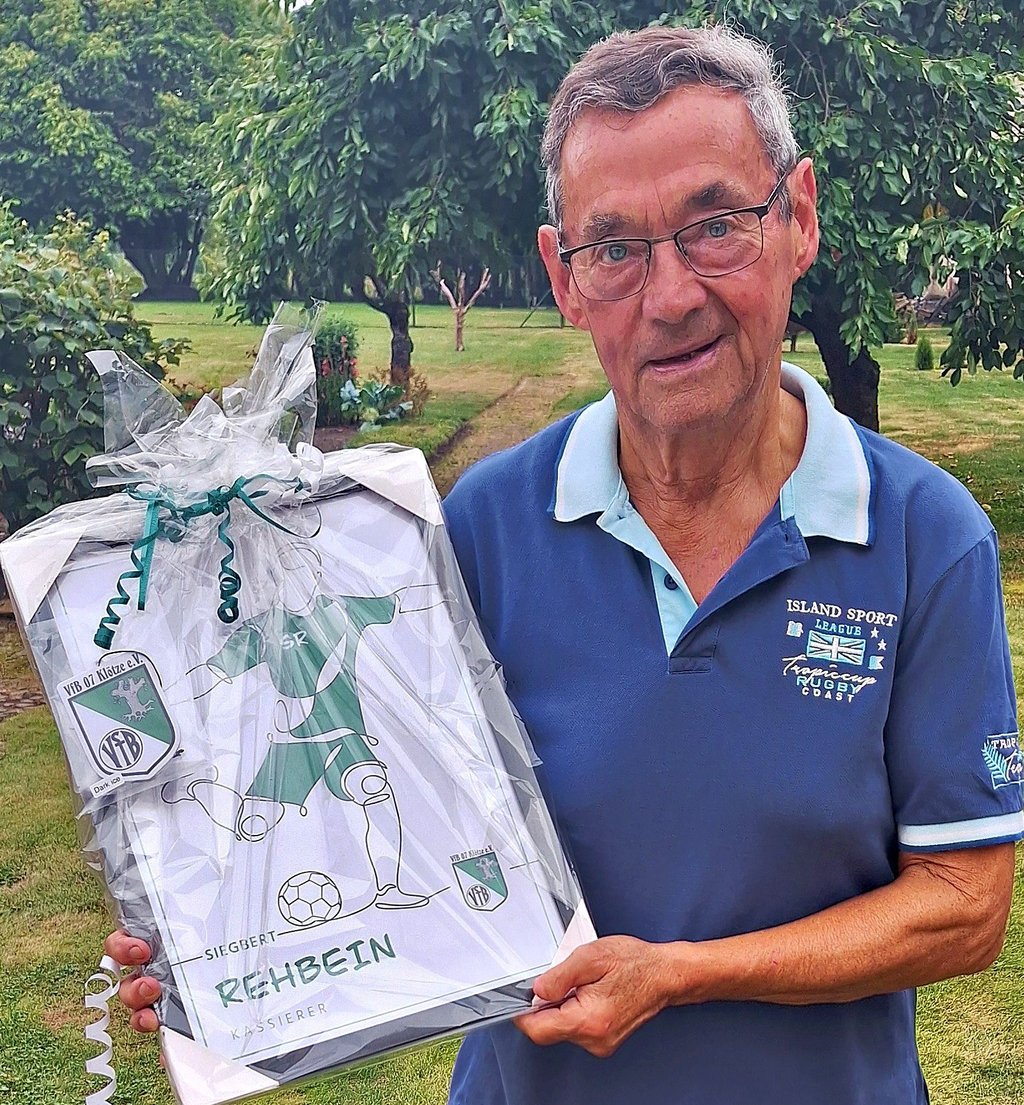 Siegbert Rehbein geht nach 45 Jahren ehrenamtlicherTätigkeit beim VfB Klötze in den sportlichen Ruhestand. Seinen Grün-Weißen hält er aber auch in Zukunft die Treue.