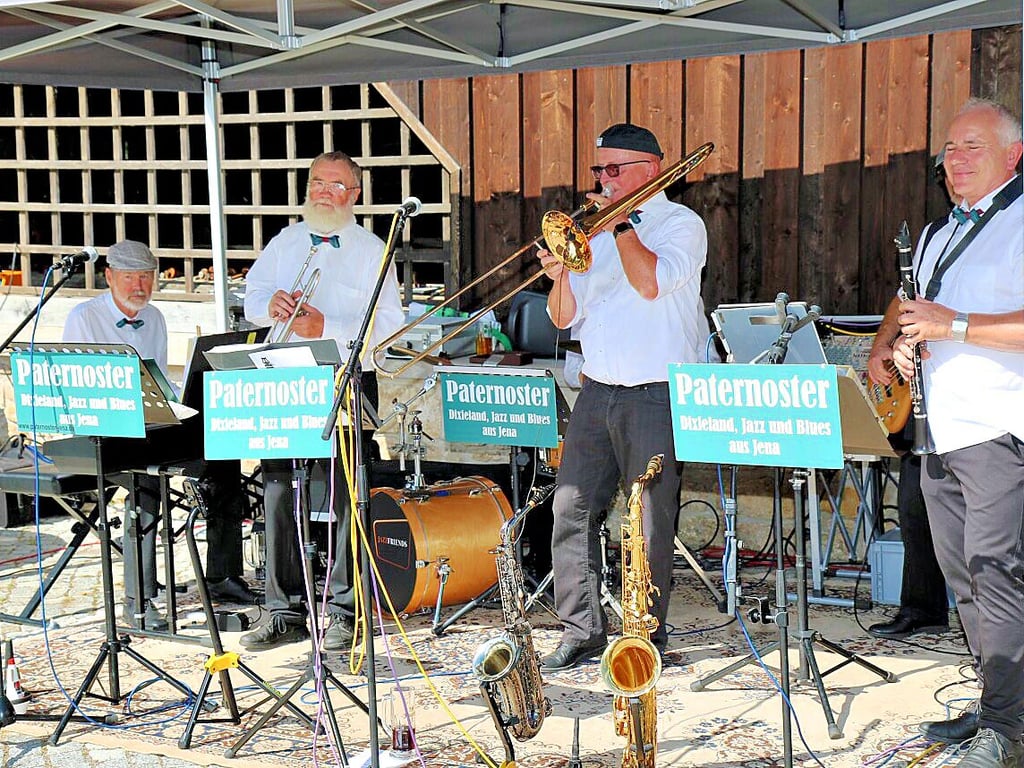 Die Jazzband „Paternoster“ aus Jena ist eine feste musikalische Größe des Radinselfestes.
