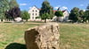 Ein Gedenkstein auf dem Gelände des Klosters Hedersleben soll an Hubertus von Stolzmann erinnern. Er war einer der Initiatoren der Kulturtage.