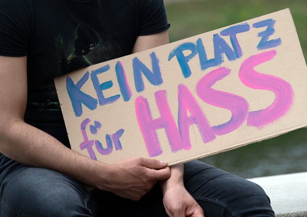 Im zweiten Quartal hat es in Brandenburg mehr als 100 Straftaten gegen Politikerinnen und Politiker sowie gegen Parteibüros gegeben. (Archivbild)