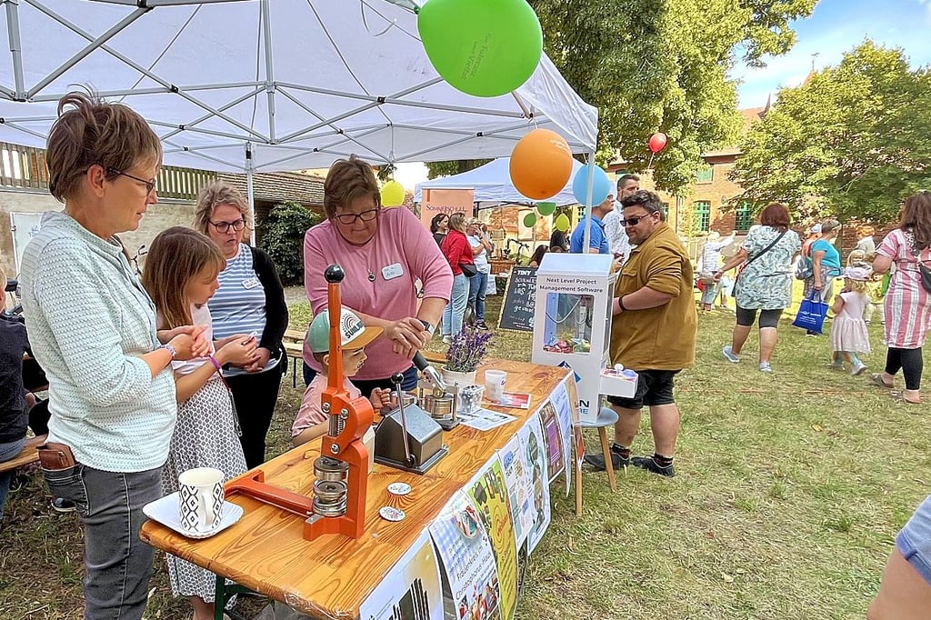 Vertreter von Vereinen und Kirche sowie Organisationen sind Teil des vielfältigen Programms am Sonnabend am Platz vor der Stephanskirche.