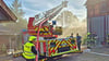 Feuerwehrleute löschten unter anderem mithilfe der Drehleiter aus Roßla. 