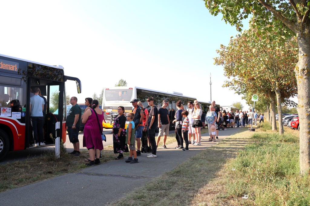 Vom Parkplatz Nord in Havelberg fahren ab Donnerstag, 4. September 2025, Busse direkt aufs Festgelände des Pferdemarktes.
