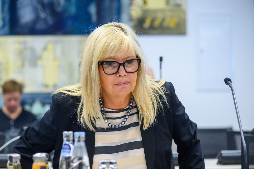 Nicht nur wegen des Anschlags auf den Magdeburger Weihnachtsmarkt in der Kritik - es geht auch um interne E-Mails: Magdeburgs Oberbürgermeisterin Simone Borris. (Archivbild)