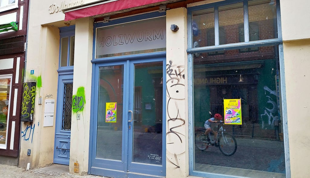 Ladenleerstand in der Burgstraße: Holzwurm ist bereits vor ein paar Jahren von diesem zentralen Standort umgezogen in die Burgstraße 14.