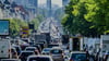 Rund 420.000 Autofahrer in Berlin rutschen möglicherweise in eine höhere Regionalklasse. (Archivbild)
