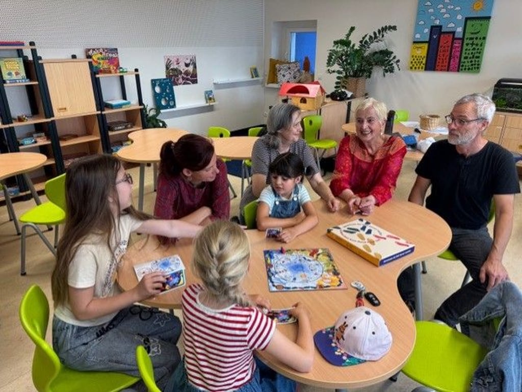 Gemeinsam mit Kindern in Tansania entwickelten Grundschüler aus Magdeburg ein zweisprachiges Umweltspiel.