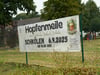 Auch in Aue im Molauer Land, wo sich Station 1 der Hopfenmeile befindet, ist ein großes Werbebanner zur Ankündigung der Veranstaltung aufgehängt worden.