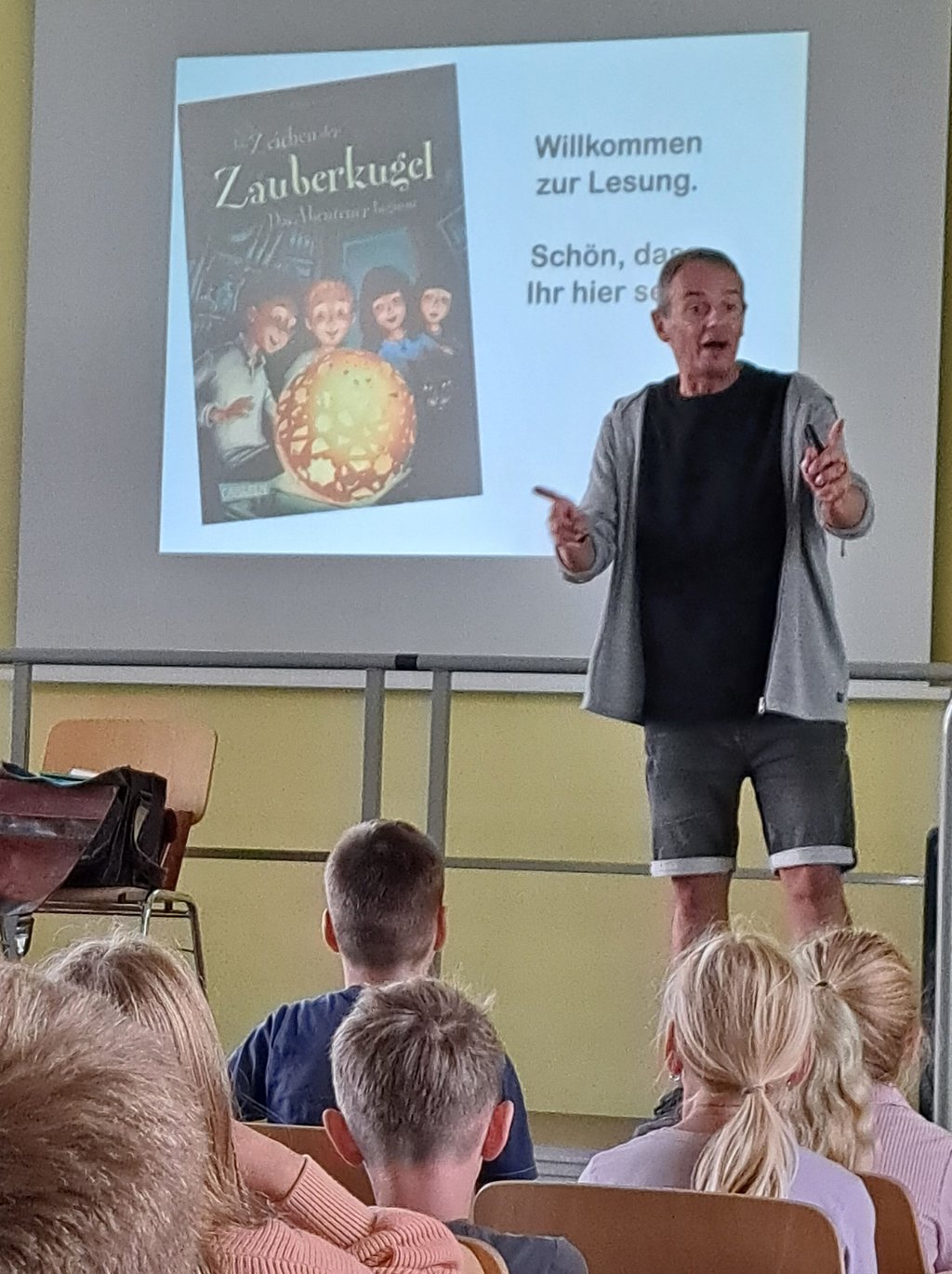 Der Kinderbuchautor Stefan Gemmel zu Gast an der Grundschule Mieste. Die Lesung hat die Schule beim Vorlesewettbewerb der Bibliothek Gardelegen gewonnen.