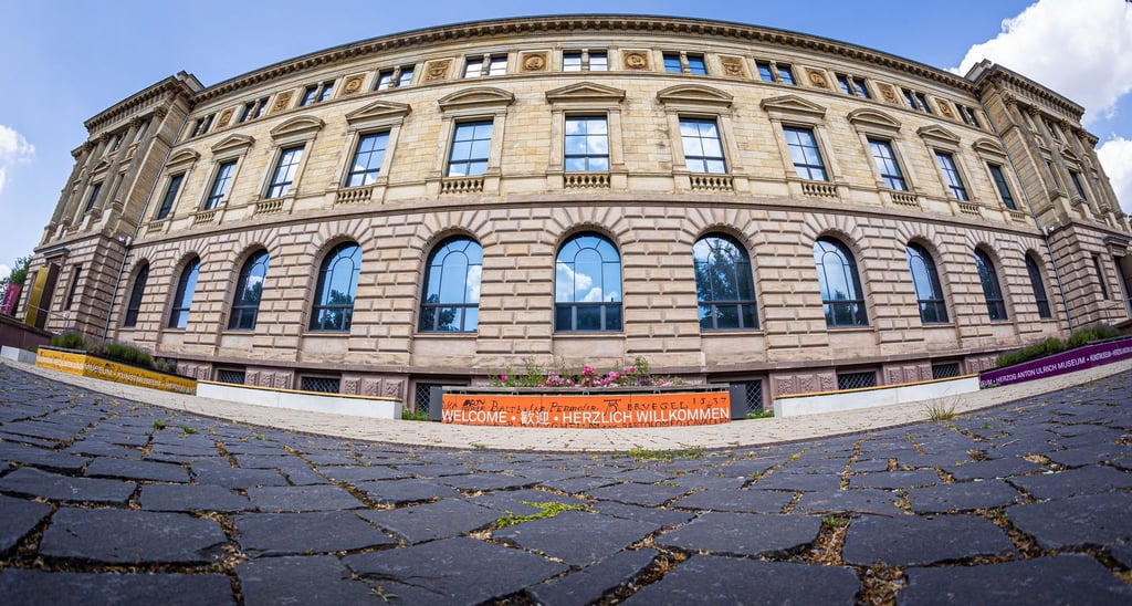 Ein Restaurationsteam hat ein fast 300 Jahre altes Schriftstück entdeckt. (Archivbild)