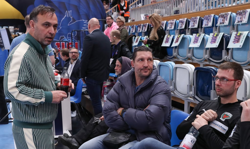Stefan Kretzschmar (M.) wird die Füchse als Vorstand Sport am Saisonende verlassen. Und ob Geschäftsfüherer Bob Hanning (l.) den Vertrag mit Trainer Jaron Siewert (r.) verlängert, ist auch noch völlig offen.