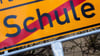 Wer gegen die Schulpflicht verstößt, muss mit Konsequenzen rechnen. (Symbolbild)
