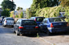 In einer Straße in Magdeburg stehen erneut Dutzende Autos ohne Kennzeichen. Das Ordnungsamt will dagegen jetzt vorgehen.