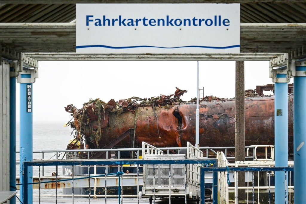 Experten haben einen Teil eines 1919 gesunkenen U-Bootes aus der Nordsee geborgen.