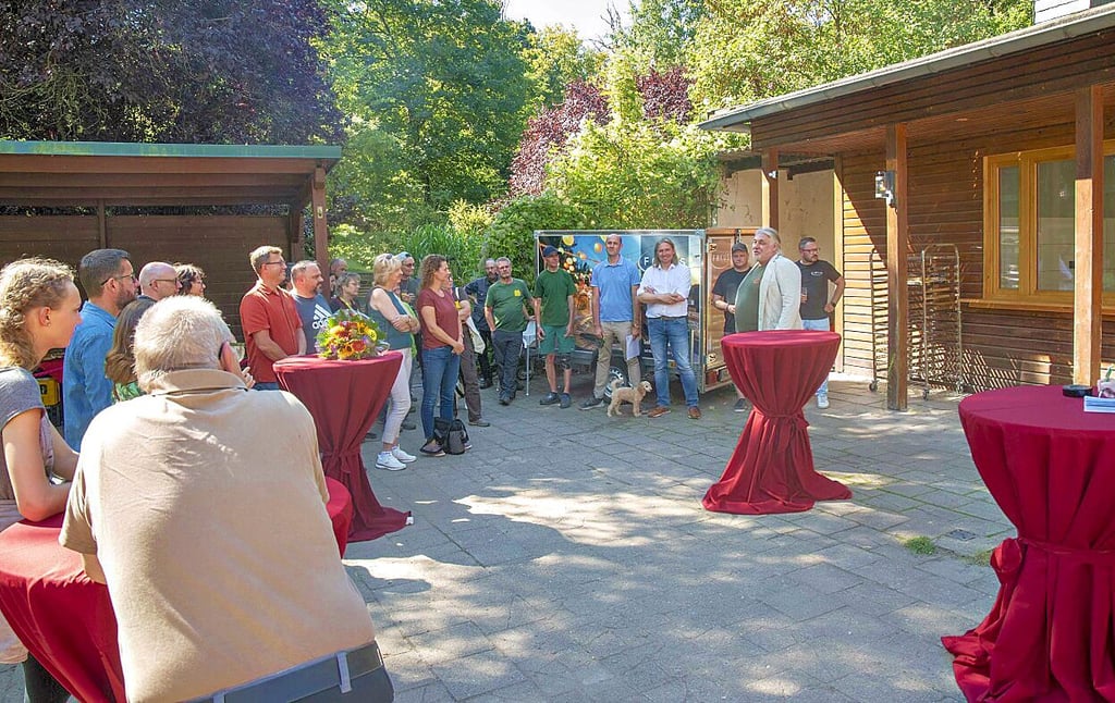 Viele Gäste kamen zur Eröffnung des umgebauten Kiosks im Tierpark.