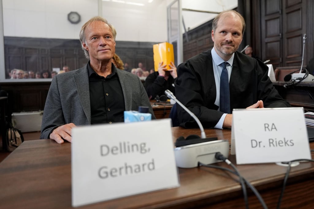 Gerhard Delling erklärte, seiner Lebensgefährtin Christina Block Mut gemacht zu haben, äußert sich aber nicht zu den konkreten Anklagepunkten.