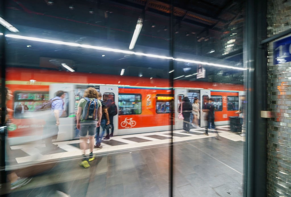 Pendeln gehört für Studenten oft zum Alltag. (Symbolbild)