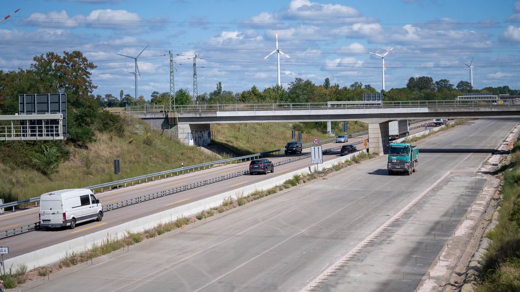Seit April wird auf der Fahrbahn Richtung Berlin gebaut.