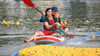 Von der Wasserwacht des DRK Havelberg war Conny Bossert mit Elsa Haut (Foto) sowie Hedi Bossert und Justin Röder auf dem zweiten Stand-Up-Paddle-Board im Einsatz, um die Enten mit Laubpustern voranzutreiben.