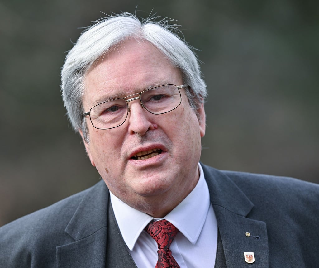 Brandenburgs früherer Wirtschaftsminister Jörg Steinbach darf eine Beratertätigkeit bei einer Anwaltskanzlei vorerst nicht fortführen. (Archivbild)