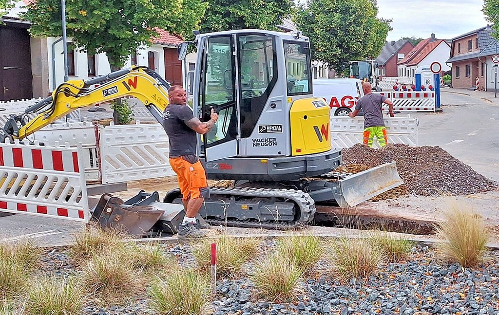 Die Bauarbeiten an der Gardelegener Straße sind im Zeitplan. Als zusätzliche Investition erhält die Breite Straße eine neue Asphaltdecke.