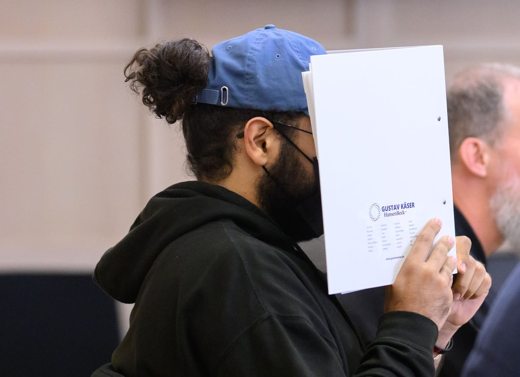 Der 25-Jährige gestand, mit weiteren Tätern die Fassade des Landtags in Hannover verschandelt zu haben.