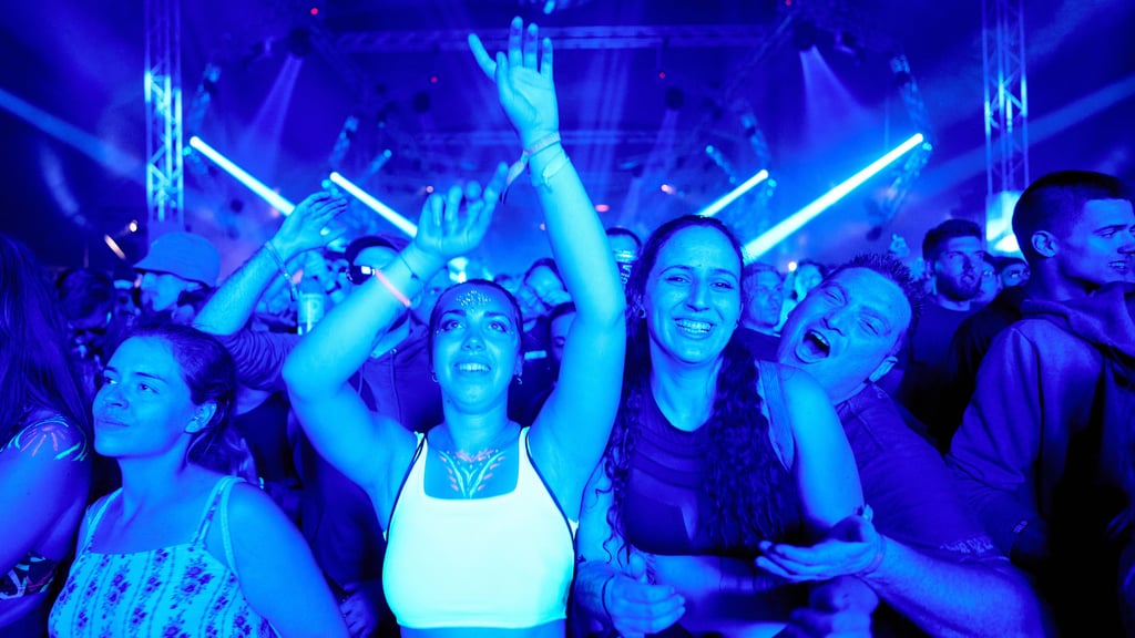 Feiern, tanzen - aber auch eskalieren – auf Festivals werden Grenzen oft überschritten. Ein Magdeburger will dem mit Awareness entgegentreten.