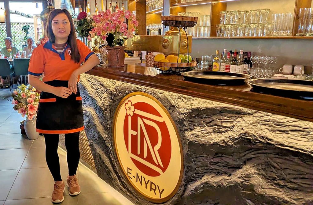 Pham Thi Anh, Geschäftsführerin von E-Nyry in Bitterfeld,  empfiehlt vor allem die Pho. 