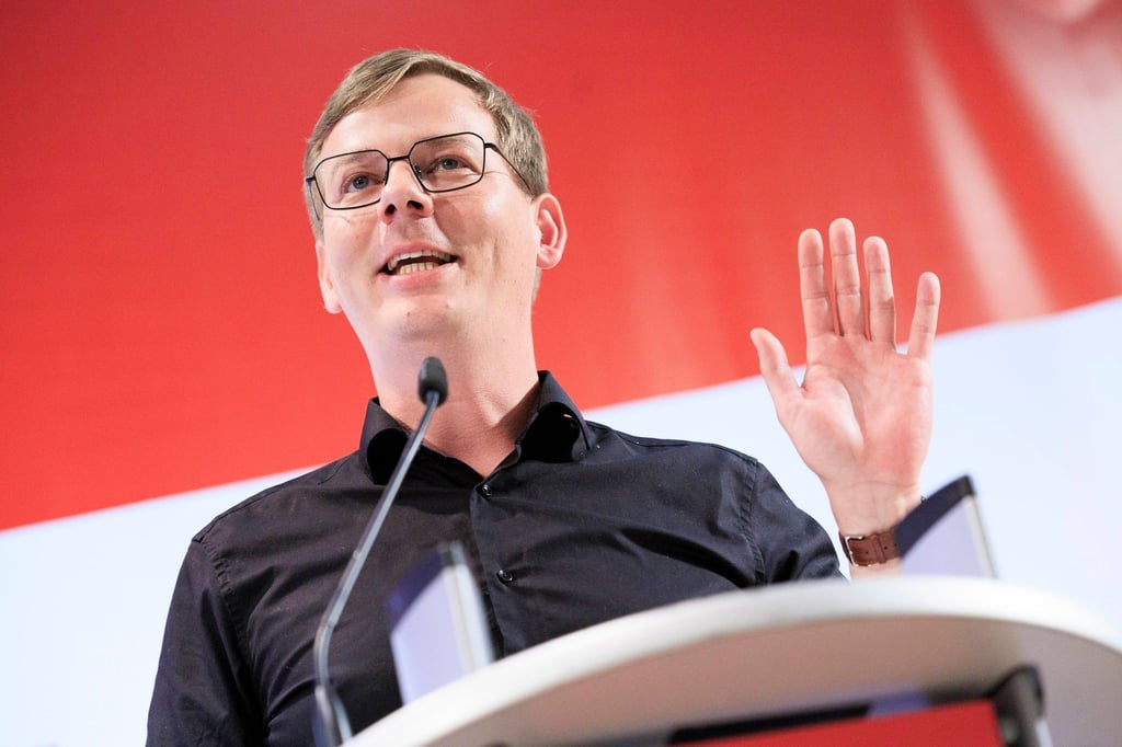 Brandenburgs Linke-Landeschef Sebastian Walter sieht seine Partei trotz des Ausscheidens aus dem Landtag auf einem guten Weg (Archivbild).