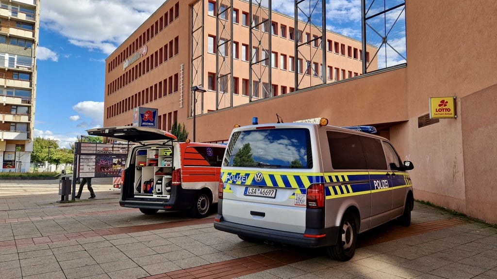 Polizei und Rettungsdienst rückten zum Magistralen-Carré aus.