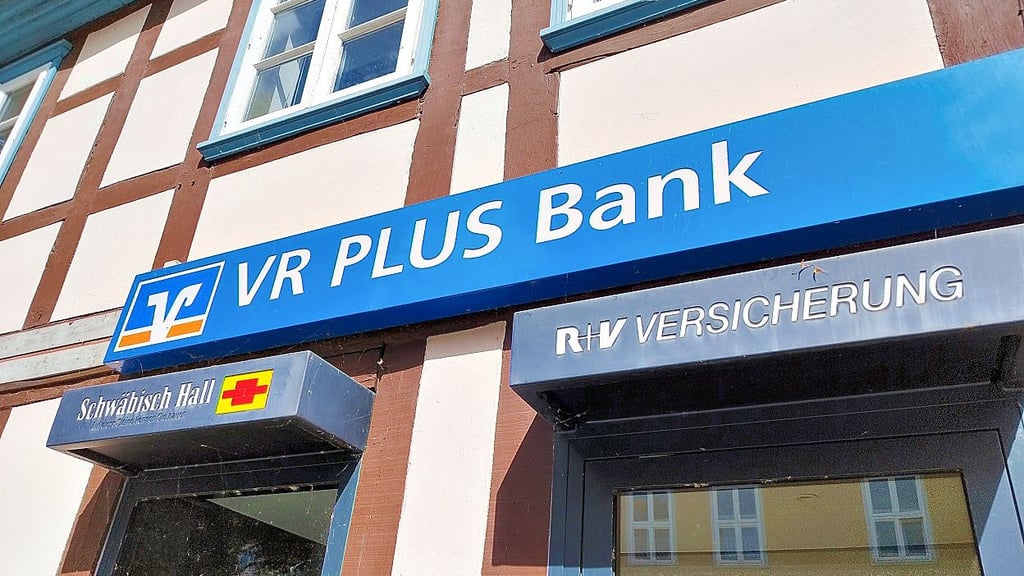 Der Eingang der VR Plus Bankfiliale in Salzwedel