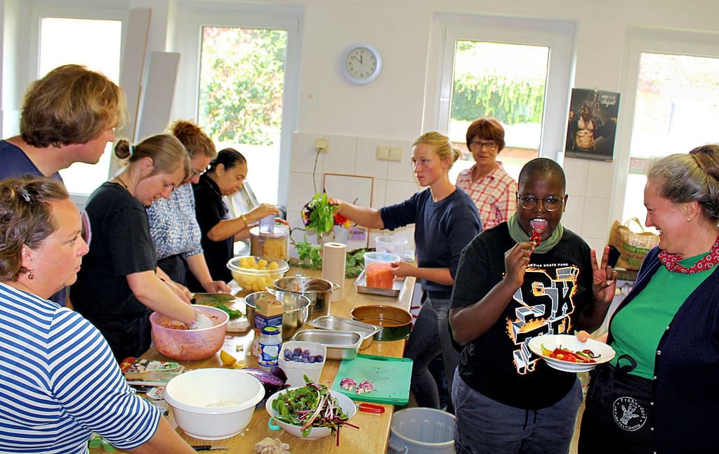 Zur Vorbereitung der Flakupa gehörte auch ein Koch-Workshop im Bornumer Landhaus.