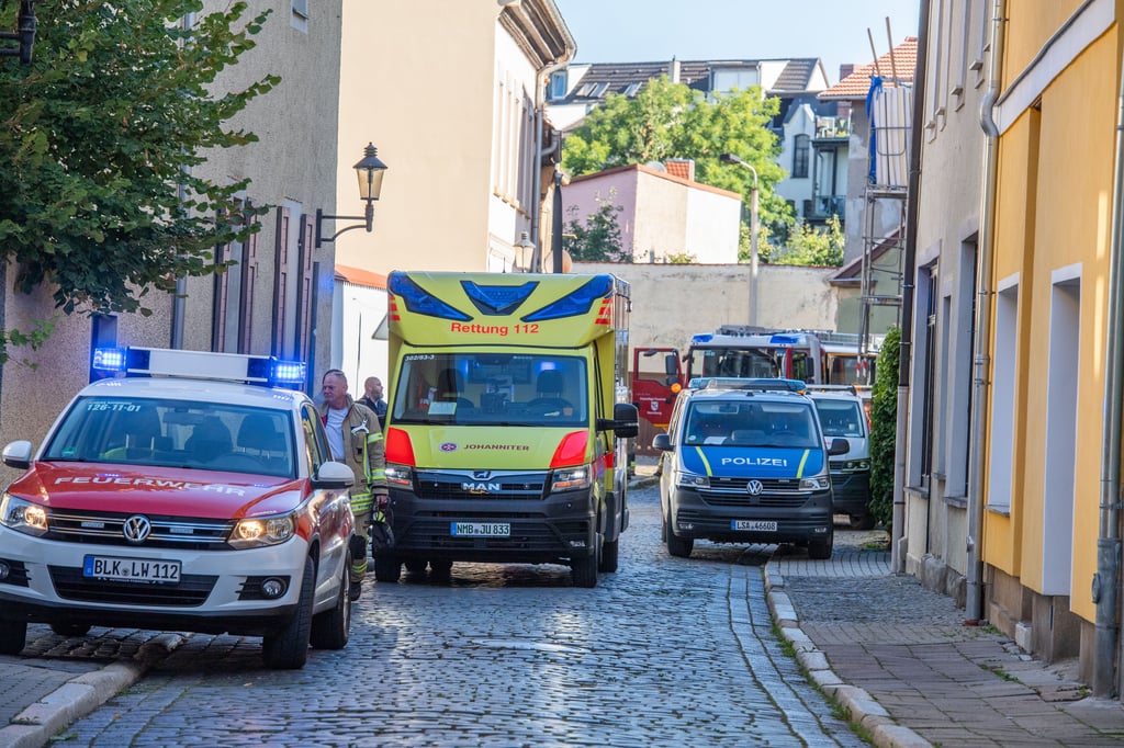 Zu einem vermeinlichen Großbrand wurde die Naumburger Feuerwehr in die Windmühlenstraße/ Ecke Webergasse gerufen. Wie sich aber herausstellte hatte nur ein angebranntes Essen für mächtig Rauch gesorgt.