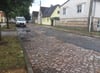 Die Mühlenstraße in Mosigkau befindet sich seit Jahren in einem desolaten Zustand. Mittel zur Sanierung wurden aus dem Haushalt 2025 gestrichen. 