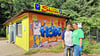 Ali Zonobi mit seiner Frau Mahlagha vor dem Heidekiosk in der Salzmünder Straße in Halle. Nach dem Aus Ende 2024 öffnet der Imbiss jetzt neu.&nbsp;&nbsp;