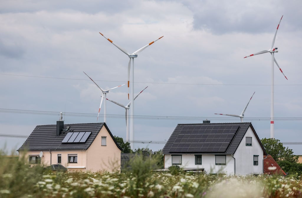 Die Gemeinden in Sachsen sollen künftig mehr am Betrieb von Windkraftanlagen verdienen. (Archivbild)