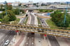 Am Damaschkeplatz läuft der Verkehr über die Behelfsbrücke. Ein Ersatzneubau soll kommen - wie auch bei anderen Bauwerken auf dem Magdeburger Ring.