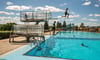 Blick in das beliebte Freibad in Nebra, das derzeit modernisiert wird.  