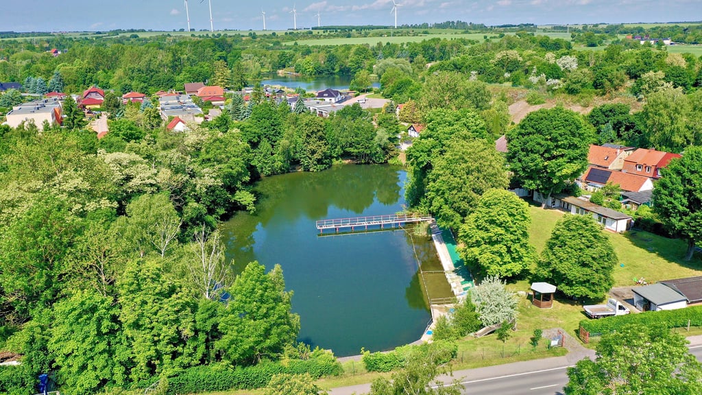 Das Neptunbad in Helbra hat seinen Ursprung in einer früheren Tongrube.