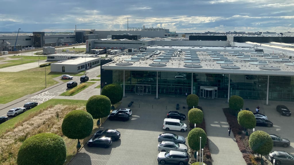 Ein Blick auf das Porsche Werk in Leipzig