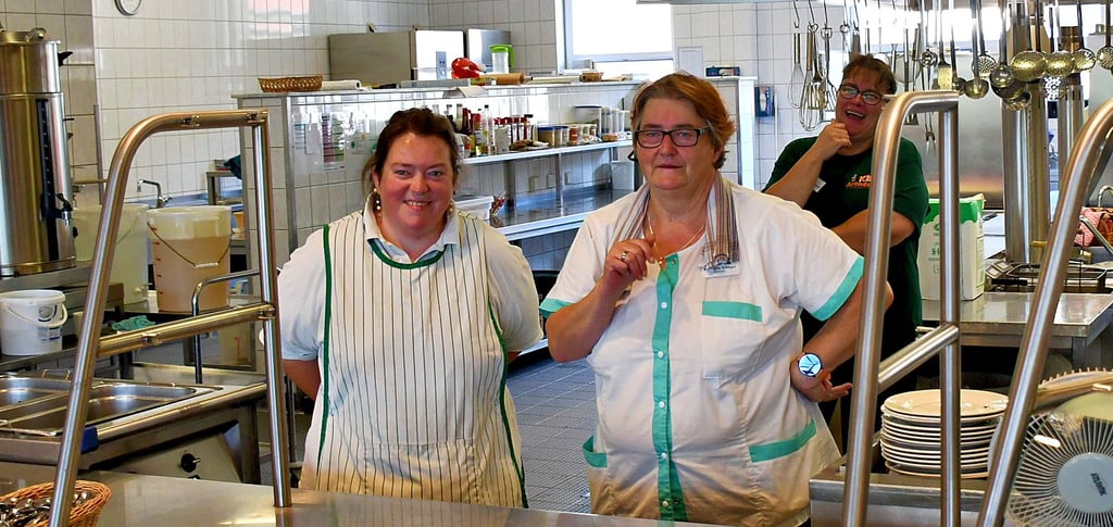 Das Küchenteam freut sich auf noch bessere Arbeitsbedingungen.