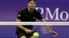 Das Stirnband sitzt falsch: US-Profi Taylor Fritz bei seiner Viertelfinal-Niederlage gegen Novak Djokovic.