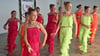 Die jungen Tänzerinnen aus Lebien sorgen beim dreitägigen Dorffest in Plossig mit für gute  Unterhaltung. 