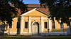 Die Zerbster Stadthalle im Schlossgarten ist ein beliebter Veranstaltungsort. Jetzt allerdings verteuert sich die Saalmiete.