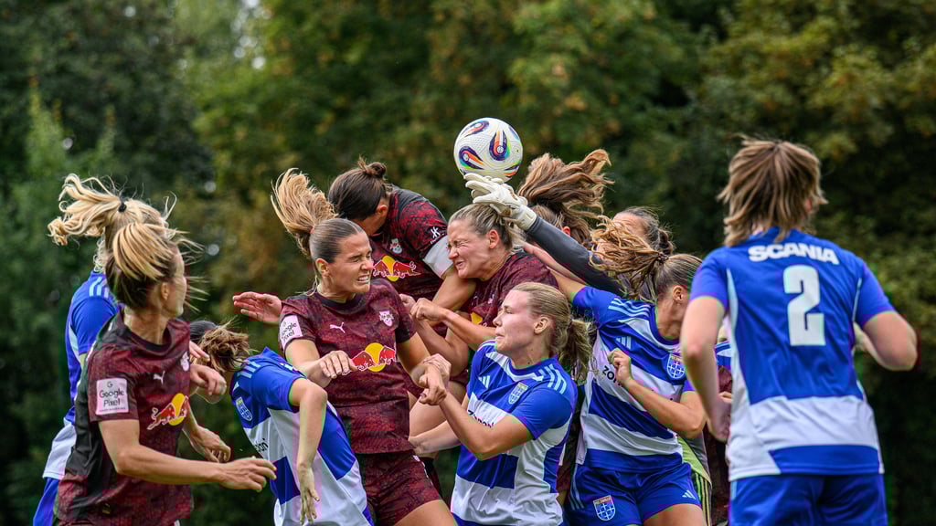 Schlachtengetümmel: RB-Frauen im Test gegen Zwolle.