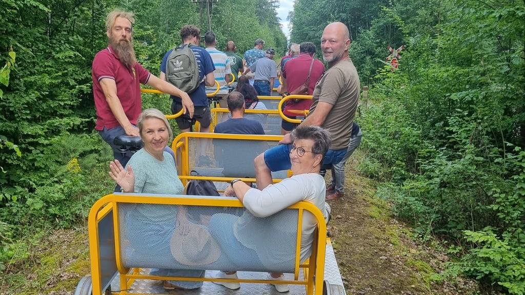 Die Reisegruppe aus Oebisfelde rund um Ortsbürgermeisterin Bogumila Jacksch (2.v.l.) bleibt allen wohl noch lange in Erinnerung.