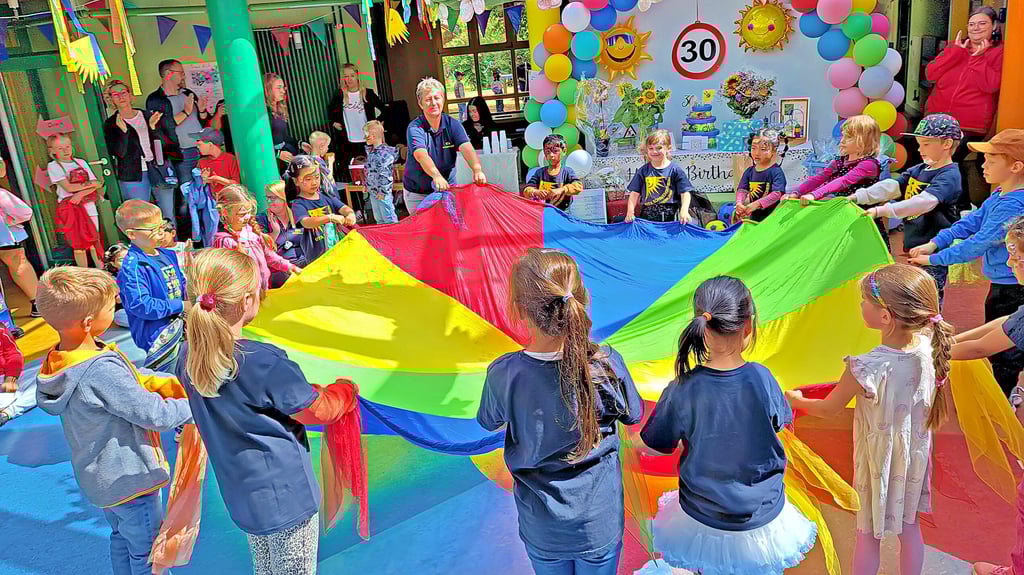 Seit 30 Jahren gibt es die Kindertagesstätte in Gatersleben. Im Rahmen eines bunten Sommerfests wurde an die Geschichte der Einrichtung im Seeland-Ortsteil erinnert.