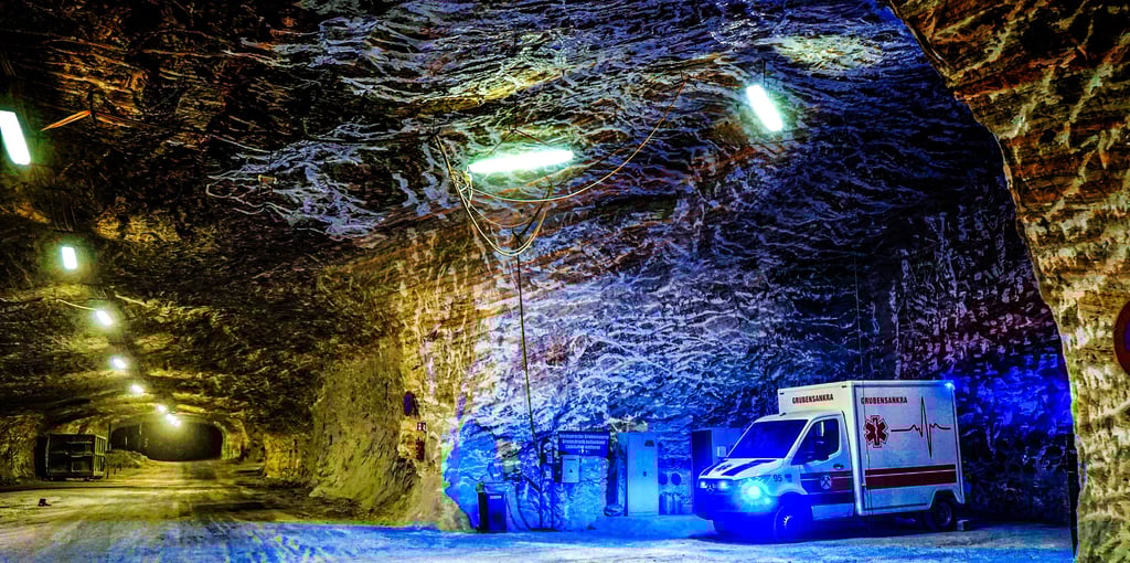 Die Sanitäter unter Tage haben speziell hergestellte Fahrzeuge.